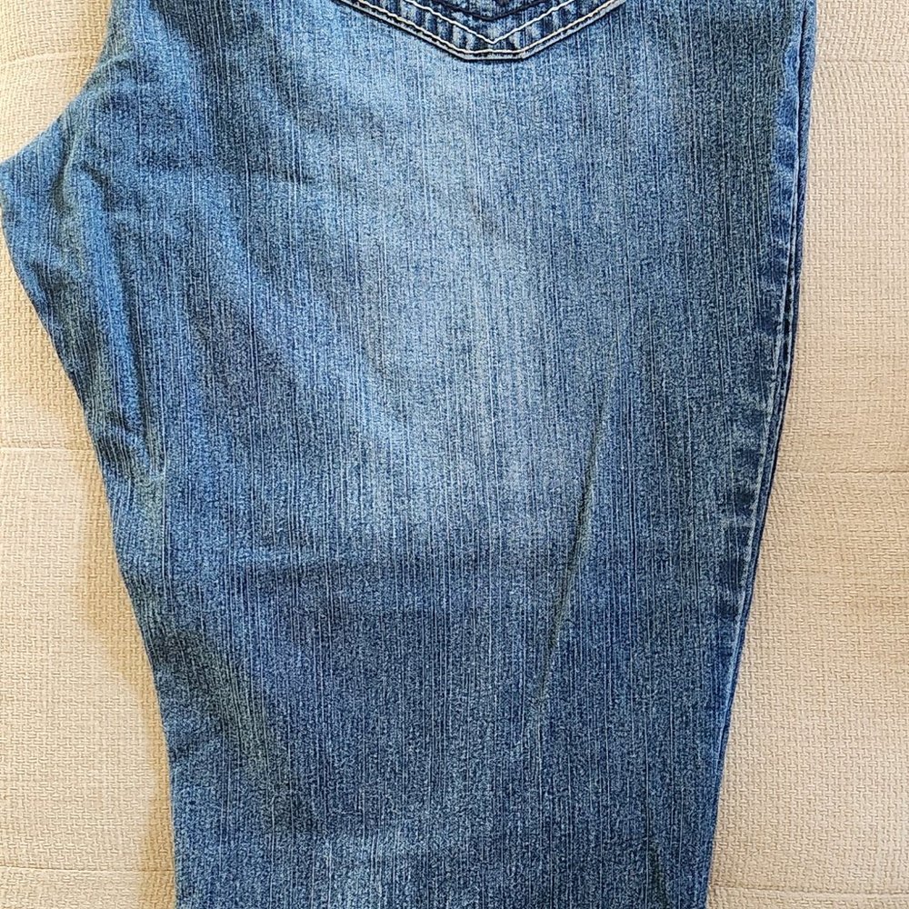 Angel capris - Picture 2 of 2